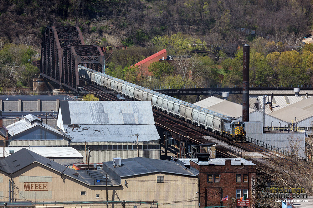 Allegheny Valley Railroad pulls a line of covered hoppers in Pittsburgh