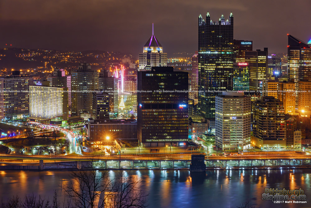 Pittsburgh fireworks ring in the New Year 2017