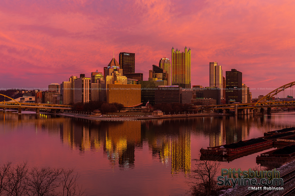 Pink sunset with the Pittsburgh Skyline 2023